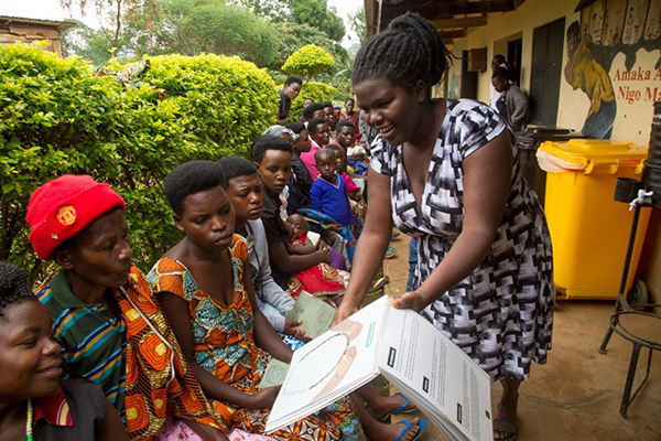 Women's family planning instruction, Uganda