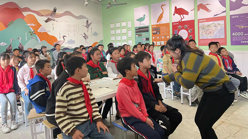 Students attend their first Crane School lessons at Lusigang Primary School. Yu Qian/International Crane Foundation